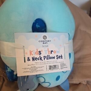 Comfort Bay Kids' Aqua and Blue Throw & Pillow Set